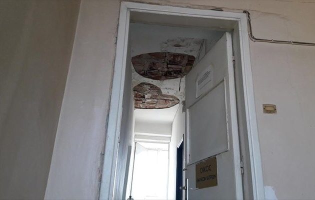 Σοβάς ξεκόλλησε και χτύπησε ασκούμενη εργαζόμενη νοσοκομείου (φωτο)