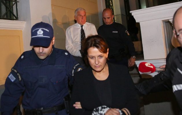 Νέα δικογραφία «καίει» το ζεύγος Παπαντωνίου για τη βίλα στη Σύρο