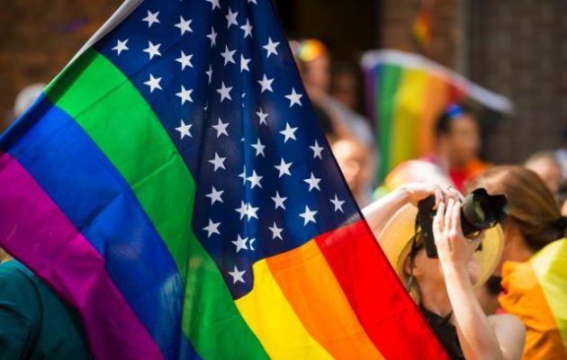 Τι αλλάζουν οι ΗΠΑ για τους ομοφυλόφιλους συντρόφους των διπλωματών