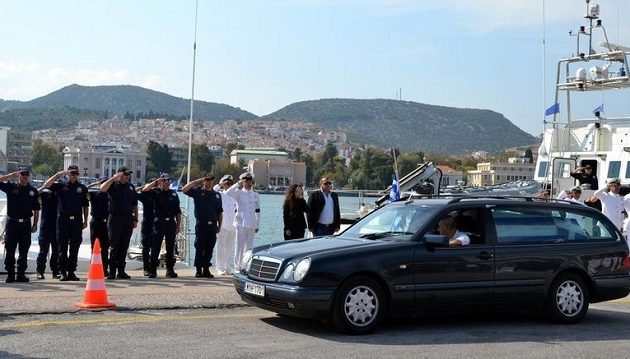 Τελευταίο αντίο στον «ήρωα του Αιγαίου» που έσωσε πάνω από 5.000 πρόσφυγες