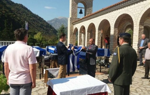 Ενώ το έθνος έθαβε τους νεκρούς στρατιώτες μας στην Αλβανία, ο Σούρλας αμαύρωσε την ημέρα