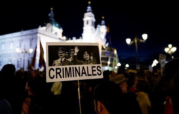 Στο πόδι η Μαδρίτη ενάντια στην ταφή του δικτάτορα Φράνκο – Χιλιάδες διαδηλωτές