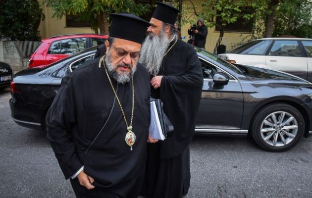 «Όχι» στη συμφωνία για να μείνουν στο Δημόσιο οι παπάδες – Ένταση στην Ιεραρχία