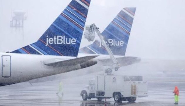 ΗΠΑ: «Στον αέρα» πάνω από 1.200 πτήσεις λόγω χιονοθύελλας