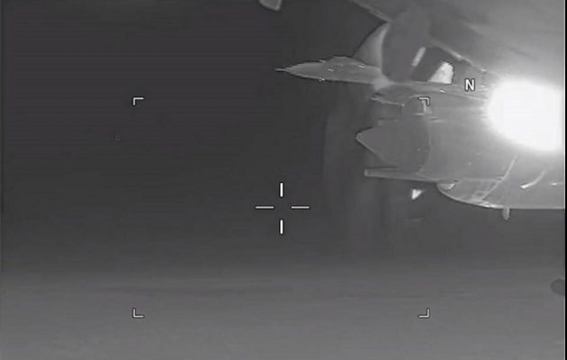 «Παιχνίδια πολέμου» στη Μαύρη Θάλασσα: Ρωσικό μαχητικό εναντίον αμερικανικού αεροσκάφους (βίντεο)