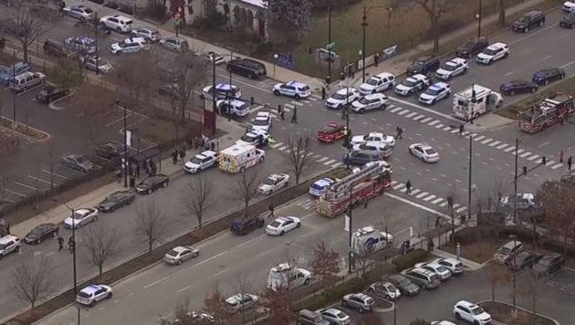 Μακελειό στο Σικάγο: Ένοπλος άνοιξε πυρ στο πάρκινγκ και στο λόμπι νοσοκομείου – Τρεις νεκροί