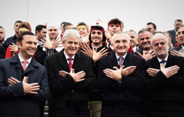 Απροκάλυπτα «Μεγάλη Αλβανία» – Ο Ιλίρ Μέτα και οι ηγέτες των Αλβανών στα Σκόπια χαιρέτισαν με «αετό»
