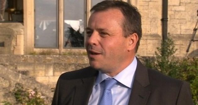 Παραπέμπεται για ξέπλυμα χρήματος ο μεγαλύτερος χρηματοδότης της καμπάνιας του Brexit