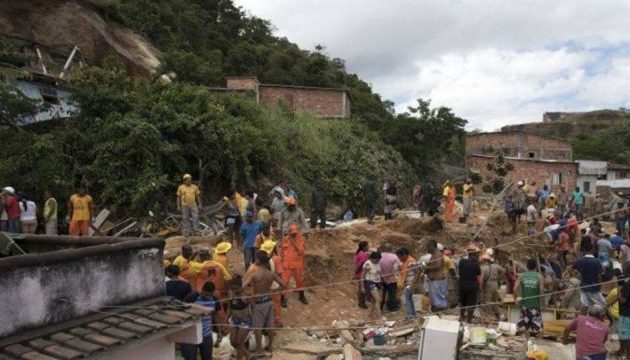 Ανέβηκαν στους 14 οι νεκροί από την κατολίσθηση βράχων στο Νιτερόι της Βραζιλίας (φωτο)