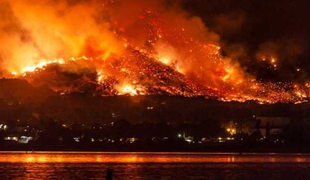 Επίγεια κόλαση η Καλιφόρνια – 31 νεκροί, 228 αγνοούμενοι, 250.000 εκτοπισμένοι (βίντεο)