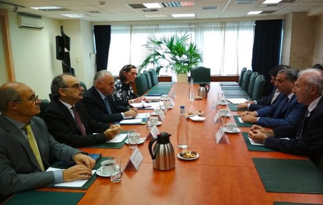 Επενδύσεις από το Κατάρ αναζητά ο Δραγασάκης