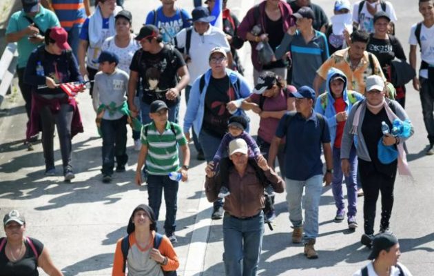 1.500 μετανάστες από το Ελ Σαλβαδόρ προστέθηκαν σε εκείνους που πορεύονται προς τις ΗΠΑ