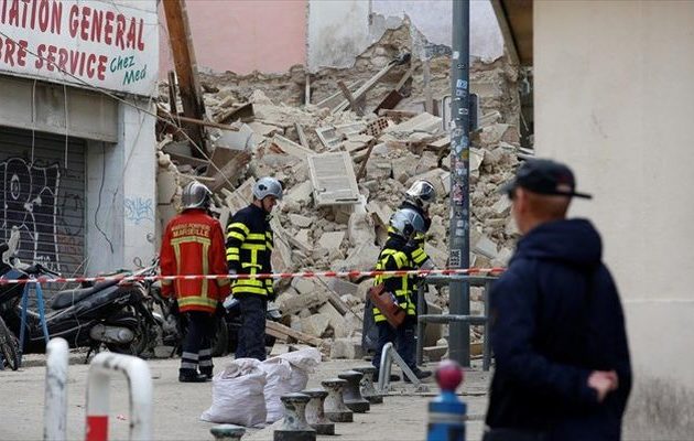 Ανέσυραν έναν νεκρό από τα ερείπια των κτιρίων που «διαλύθηκαν» στη Μασσαλία