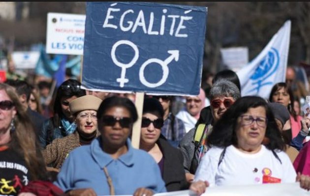 Στην «προοδευτική» Γαλλία οι γυναίκες λαμβάνουν χαμηλότερους μισθούς από τους άνδρες