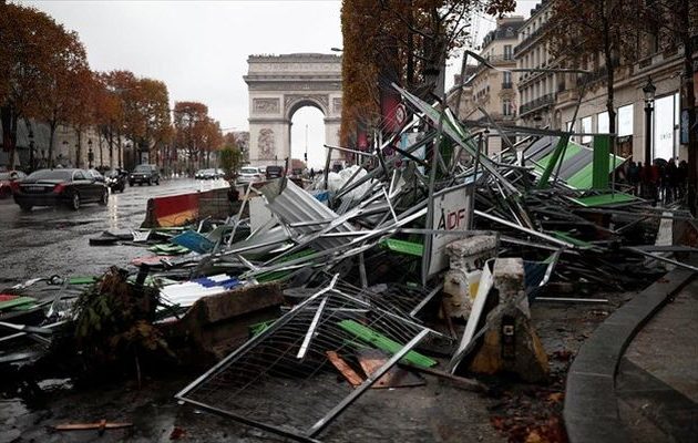 Οι Γάλλοι προσπαθούν να εκτιμήσουν τις οικονομικές επιπτώσεις από τα «κίτρινα γιλέκα»