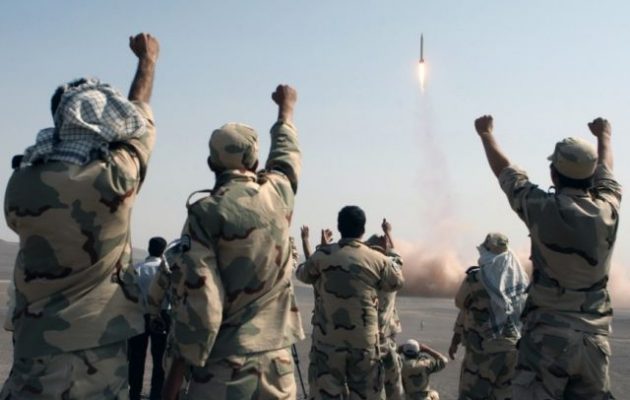 Ιρανός διοικητής: Οι πύραυλοί μας μπορούν να πλήξουν τα αμερικανικά αεροπλανοφόρα στον Κόλπο