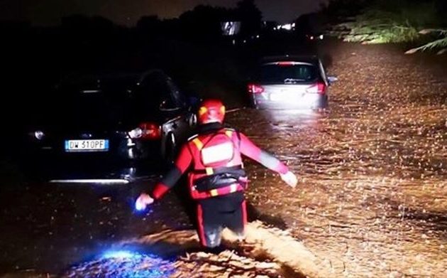 Τουλάχιστον δέκα νεκροί από τις πλημμύρες στη Σικελία