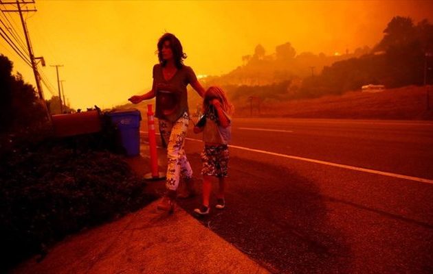 Πύρινη κόλαση στην Καλιφόρνια – Τουλάχιστον 42 οι νεκροί, 200 αγνοούνται