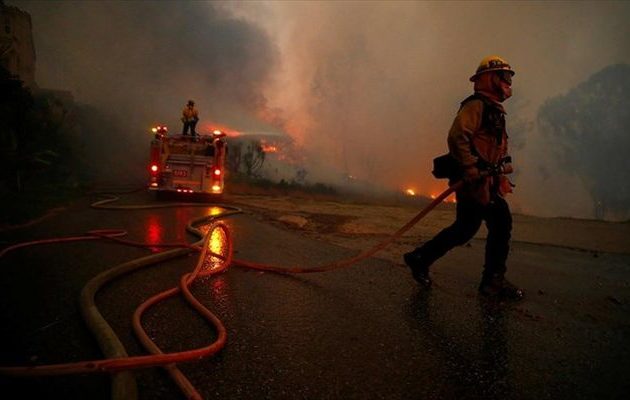 Καλιφόρνια: Στους 31 οι νεκροί από τον πύρινο εφιάλτη – Κινδυνεύει και το Μαλιμπού