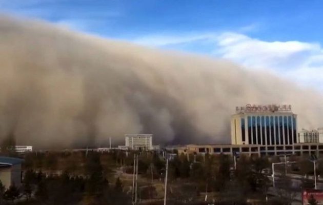 Σύννεφο άμμου «εξαφάνισε» πόλη στην Κίνα (βίντεο)