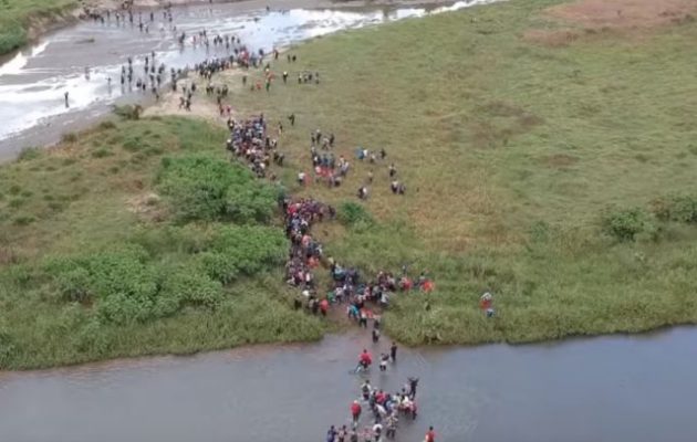 Συνεχίζουν την πορεία τους προς τις ΗΠΑ οι μετανάστες από την Ονδούρα