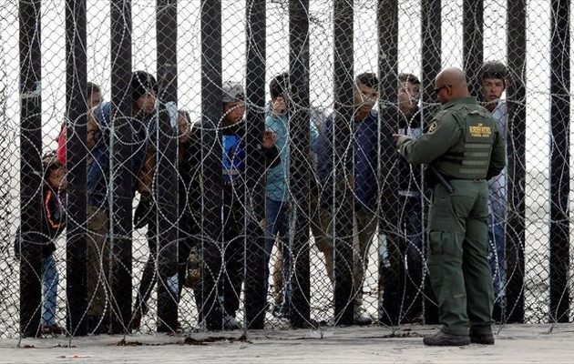 Απεργία πείνας ξεκίνησαν μετανάστες στα σύνορα Μεξικού και ΗΠΑ