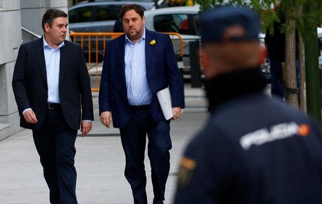 Η ισπανική εισαγγελία ζήτησε πολυετείς ποινές για τους ηγέτες της Καταλονίας