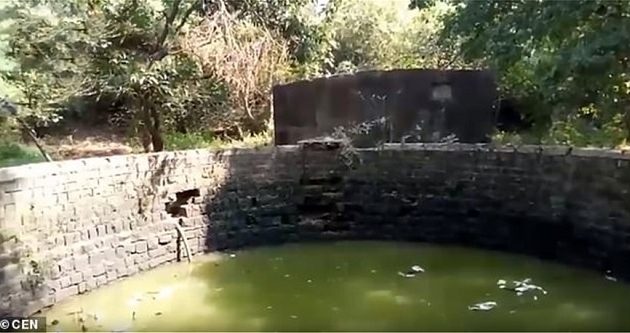 17χρονες έβγαλαν σέλφι και μετά αυτοκτόνησαν πέφτοντας σε πηγάδι