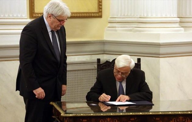 Δωρητής οργάνων ο Προκόπης Παυλόπουλος – Παρέλαβε την κάρτα του (φωτο)