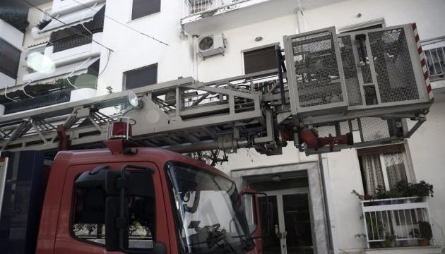 Φωτιά σε διαμέρισμα στο Μαρούσι – Είχαν εγκλωβιστεί στο μπαλκόνι
