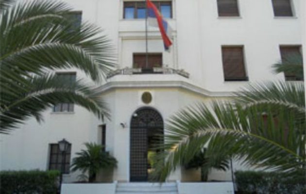 Ποιος είναι ο άνδρας που μπήκε με μαχαίρι στην Πρεσβεία της Σερβίας στην Αθήνα