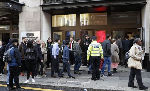Υπάλληλοι μαχαιρώθηκαν μέσα στα κεντρικά γραφεία της SONY στο Λονδίνο