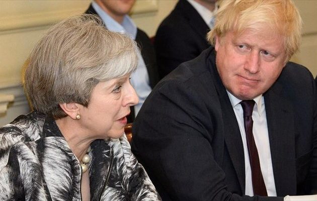 «Απασφάλισε» ο Μπόρις Τζόνσον εναντίον της Μέι: Λες ψέματα για το Brexit!