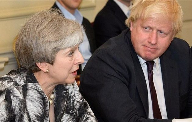 «Απασφάλισε» ο Μπόρις Τζόνσον εναντίον της Μέι: Λες ψέματα για το Brexit!