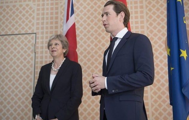 Κουρτς σε Μέι: Ήρθα Λονδίνο για να σε στηρίξω για το Brexit