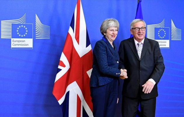 Τετ α τετ στις Βρυξέλλες Μέι και Γιούνκερ εν όψει επικύρωσης του Brexit