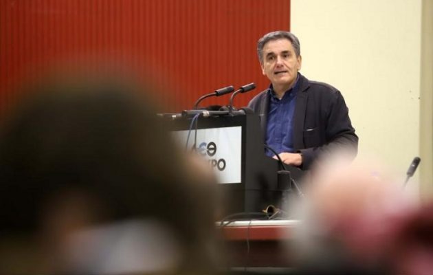 Tσακαλώτος: Σε 3-4 μήνες βγαίνουμε στις αγορές – Ο Μητσοτάκης κάνει παροχολογία