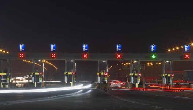 Ένοπλοι πήραν όμηρο γυναίκα στα διόδια της Τραγάνας