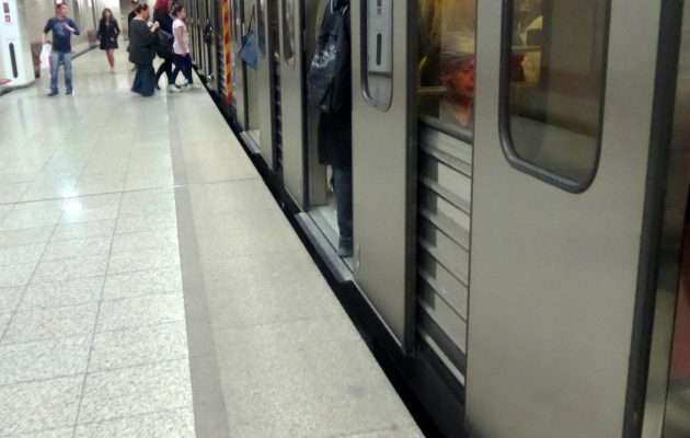 Άνδρας έπεσε στις γραμμές του Μετρό στον σταθμό «Ευαγγελισμός»