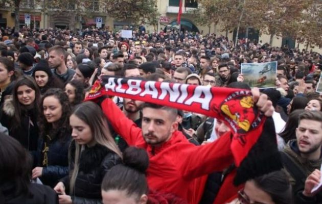 Στην Αλβανία δεν θέλει να μείνει άνθρωπος – Το 60% του λαού της θα μετανάστευε «τώρα»