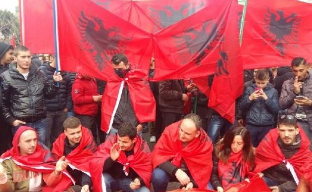 Η Αλβανία καζάνι που βράζει – Το καθεστώς εξαθλιώνει τον λαό και τον «ταΐζει» εθνικιστική προπαγάνδα