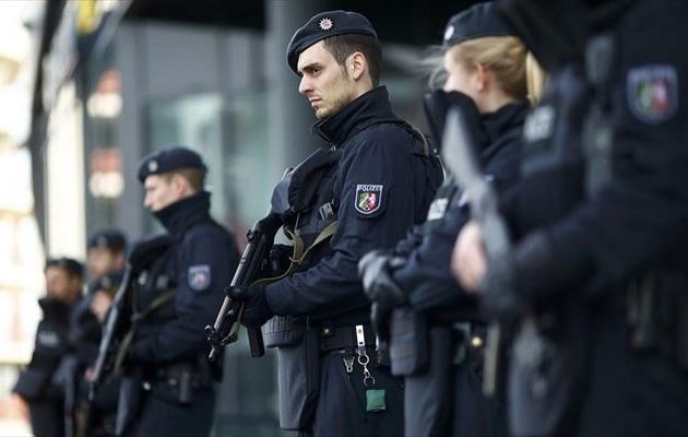 FAZ: Ενδείξεις για συγκάλυψη ακροδεξιών αστυνομικών στην Έσση