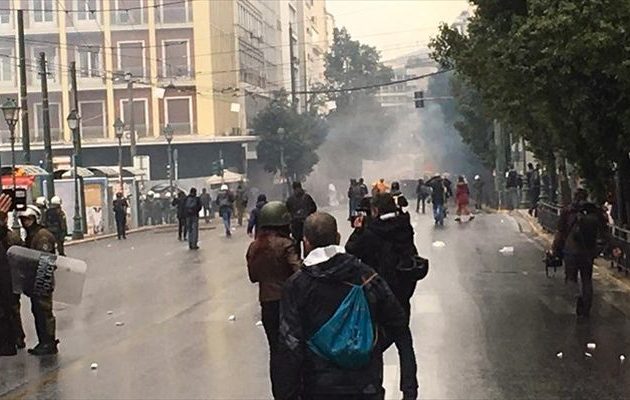 Ένταση στην Αθήνα στην πορεία για τον Αλέξη Γρηγορόπουλο