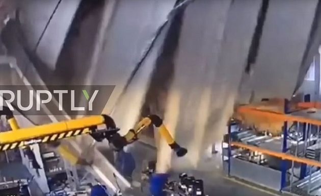 Τρεις νεκροί από κατάρρευση οροφής εργοστασίου στη Μόσχα (βίντεο)