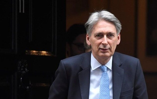 Κατηγορούν τον Βρετανό υπουργό Οικονομικών ότι δεν ανάβει «πράσινο φως» για τα κονδύλια του Brexit