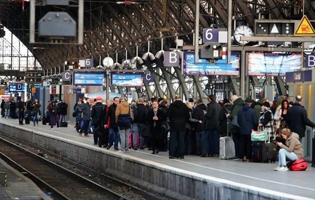Κυκλοφοριακό «έμφραγμα» στη Γερμανία: Απεργία στους Σιδηροδρόμους έφερε χάος