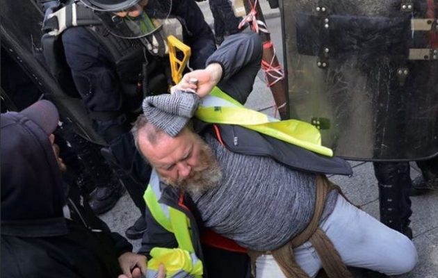Κίτρινα Γιλέκα: 150.000 στους δρόμους, 975 συλλήψεις, 120 ελαφρά τραυματίες