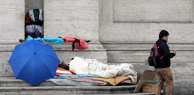 Το 25% των Ιταλών κινδυνεύει από φτώχεια και κοινωνικό αποκλεισμό