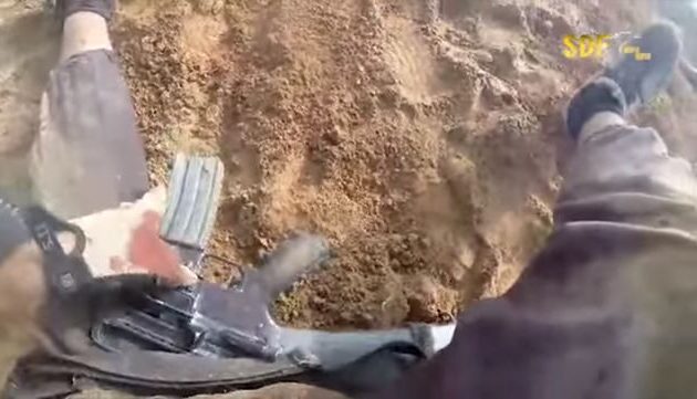 Τζιχαντιστής οπλαρχηγός τραυματίζεται, τον εγκαταλείπουν οι άνδρες του και γράφει σε βίντεο τις τελευταίες του στιγμές (βίντεο)