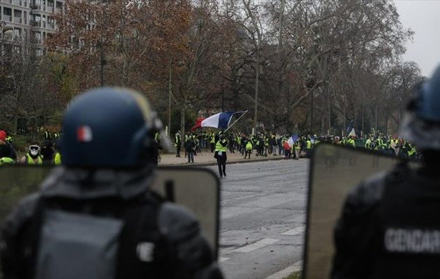 Γαλλία: Οι αστυνομικοί θέλουν να δουν τον Μακρόν γιατί βλέπουν «αντάρτικο πόλεων»